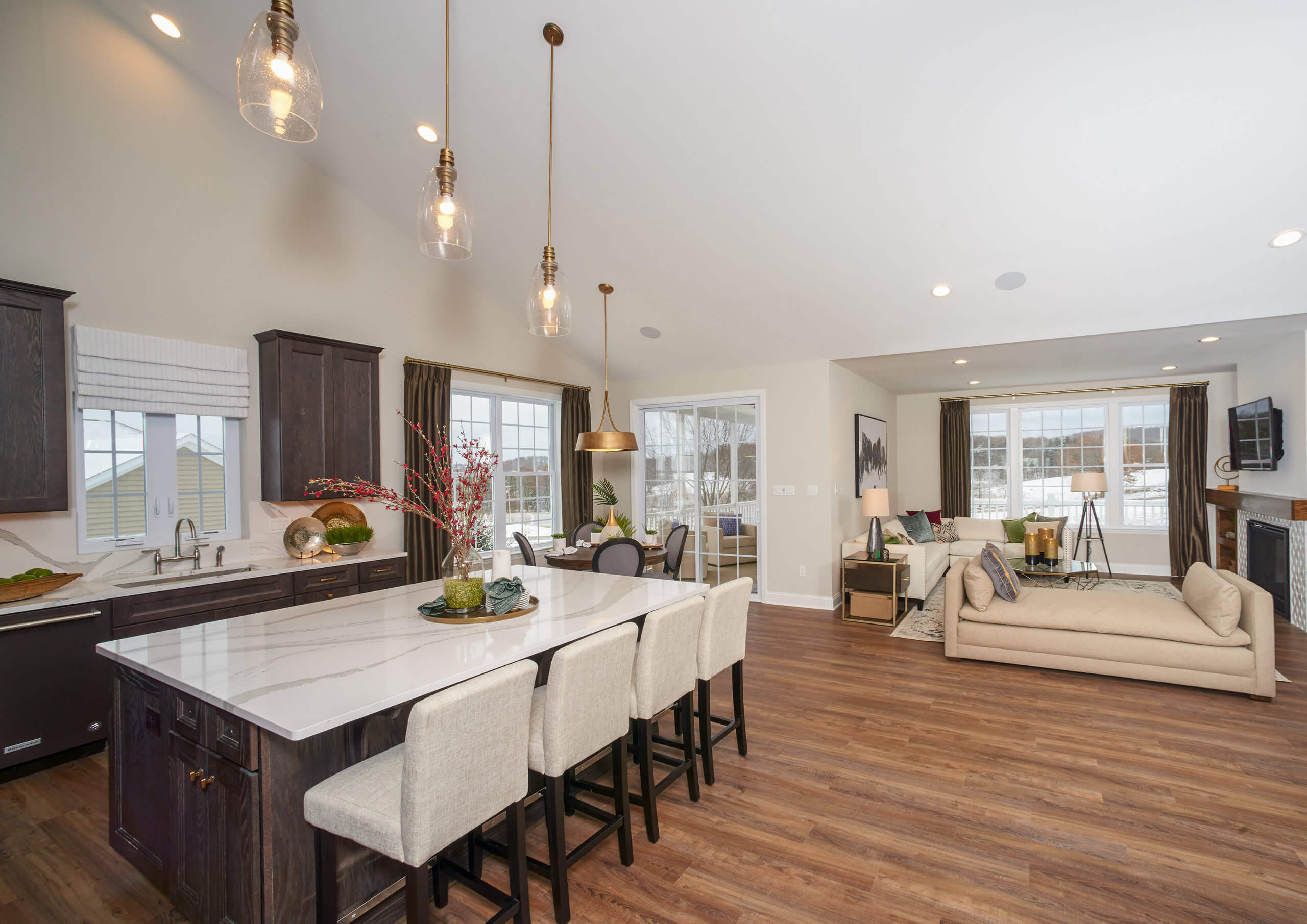 Home-cooked meals and casual entertaining are a breeze when your kitchen looks like Hancock Model
