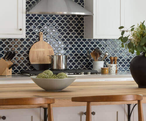 Beach Style Kitchen - fish-scale pattered backsplash
